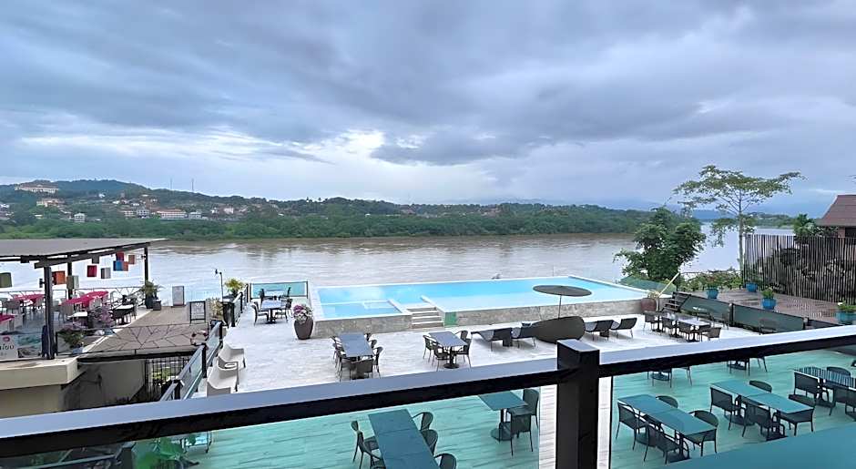 Chiangkhong Teak Garden Riverfront Hotel