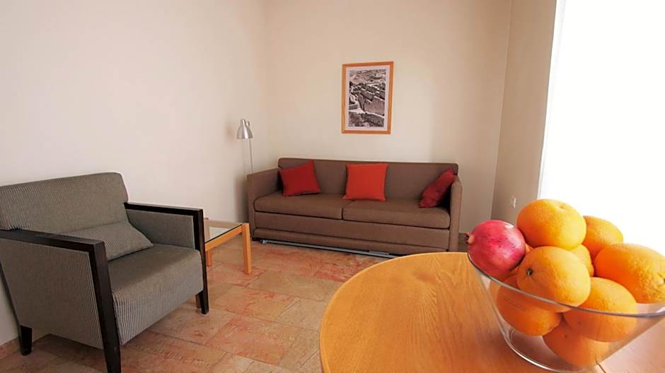 The Market Courtyard - Suites Hotel