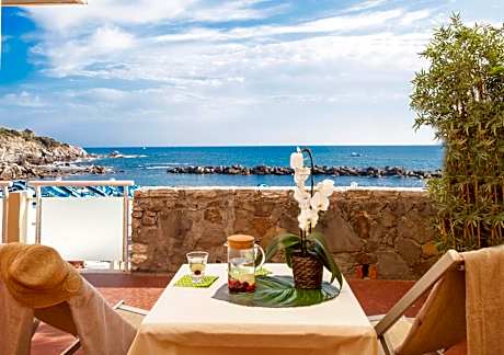 Single Room with Beach Package