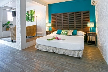 Hibiscus Two-Bedroom King Suite