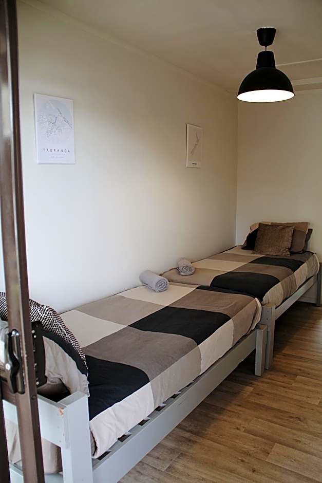 Hugo & Carters Backpackers & Motel