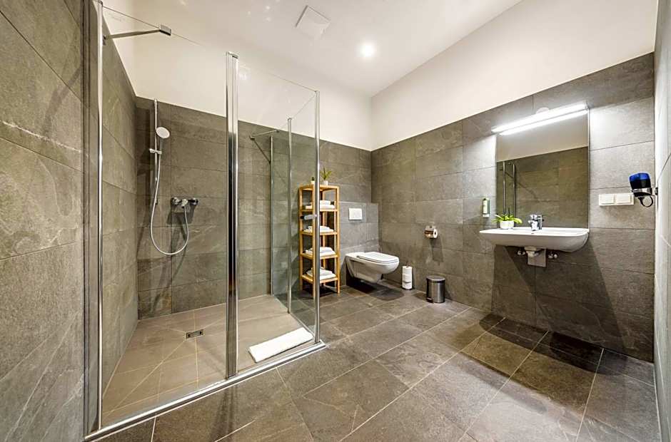 Jimmy's Apartments Emerald