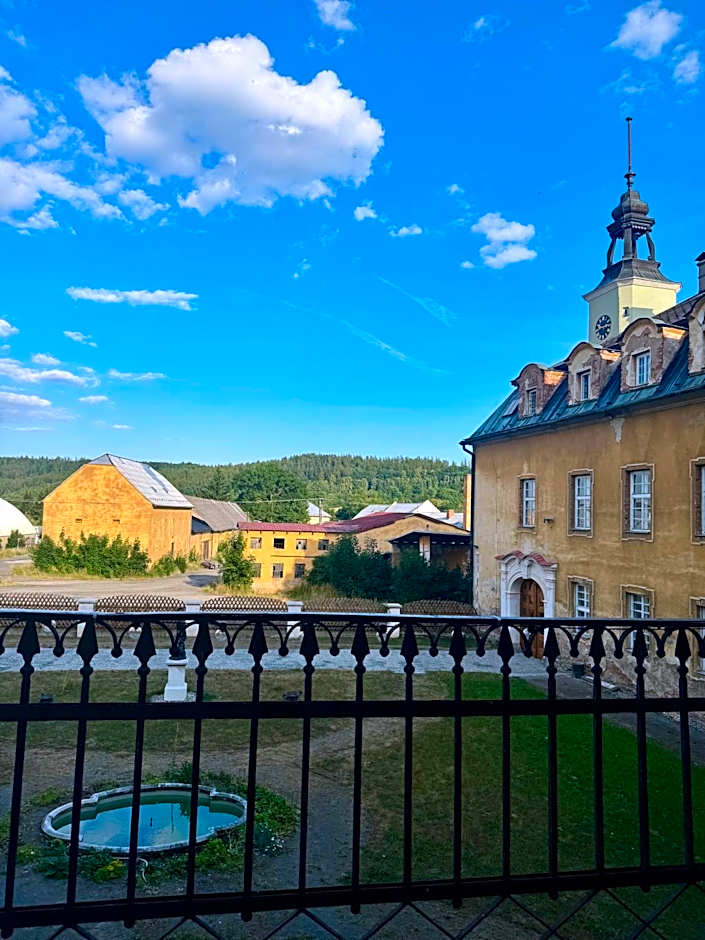 Zámek Hošťálkovy