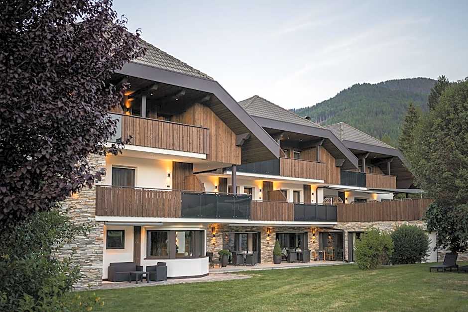 Aparthotel Familiaris - Family Apartments - Pools & Spa in Dolomites