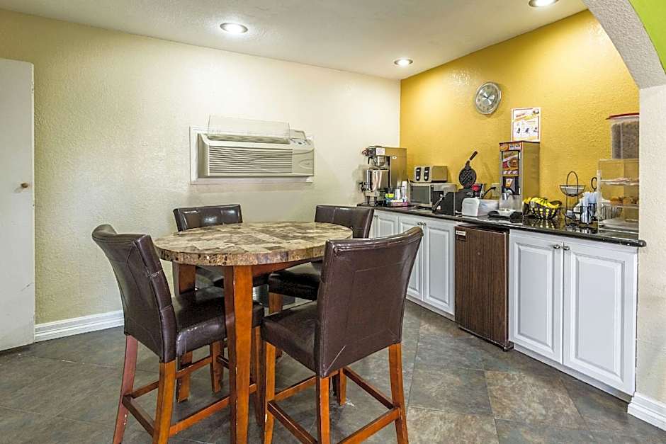 Rodeway Inn & Suites Houston Near Medical Center