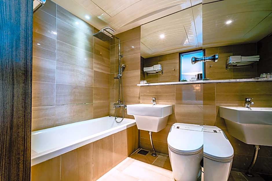 Benikea Chaeseokgang StarHills Hotel