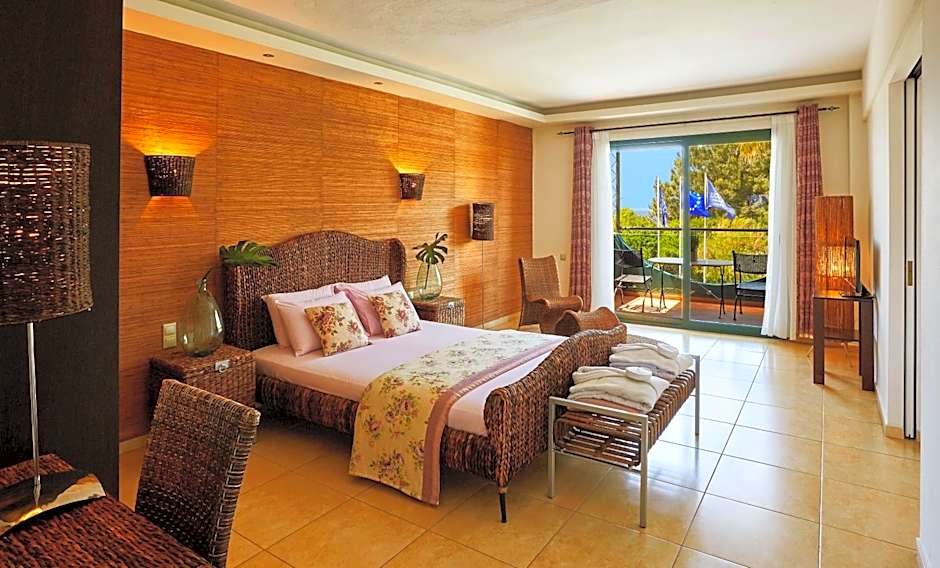 Foto 1 di 4 di Honeymoon Suite, Side Sea View