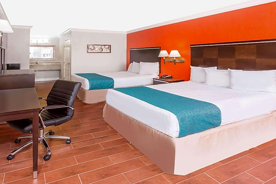 Casa Blanca Hotel & Suites Orange