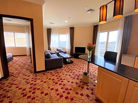 Deluxe Suite with One King Bed -Dbl