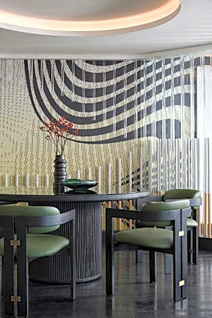 One-Bedroom Wow King Suite with River View - High Floor