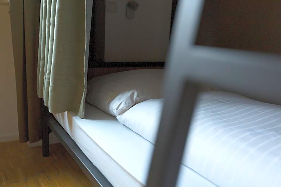 Five Reasons Hostel & Hotel