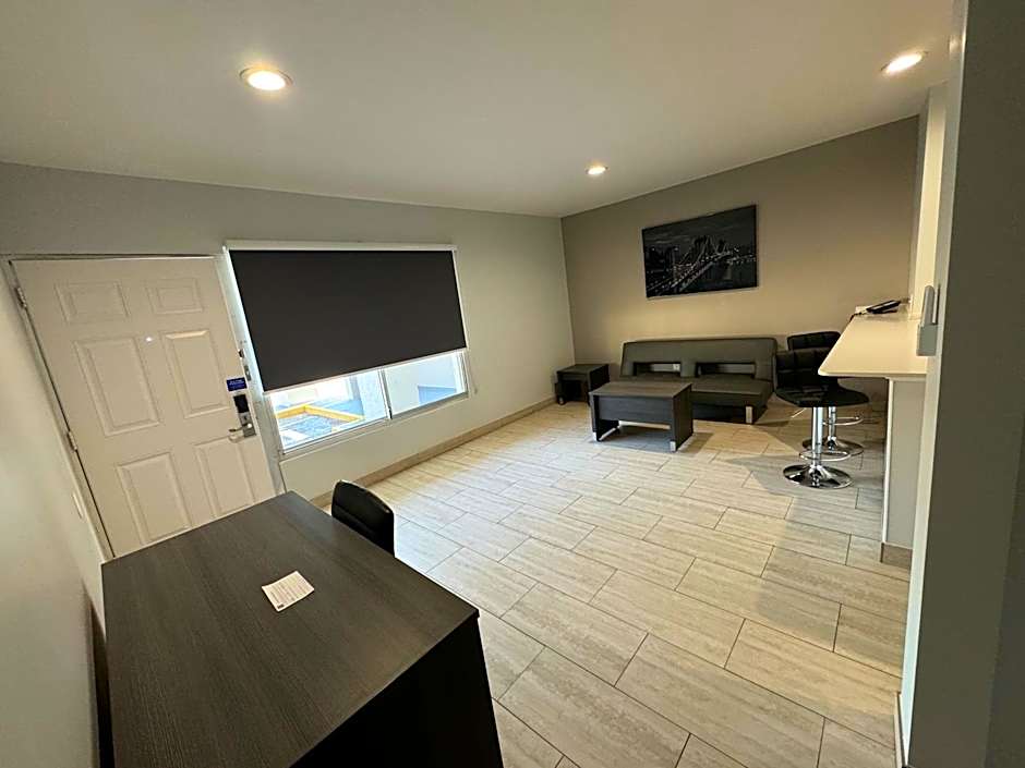 Studio 6-Englewood, FL