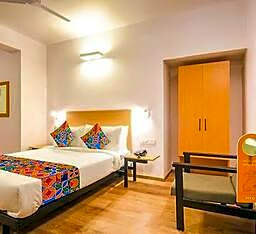 Via Heera Holiday Inn