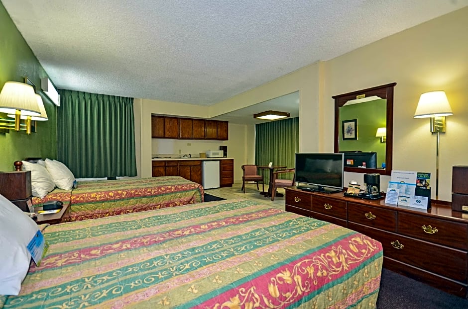 Days Inn by Wyndham Southern Hills/ORU