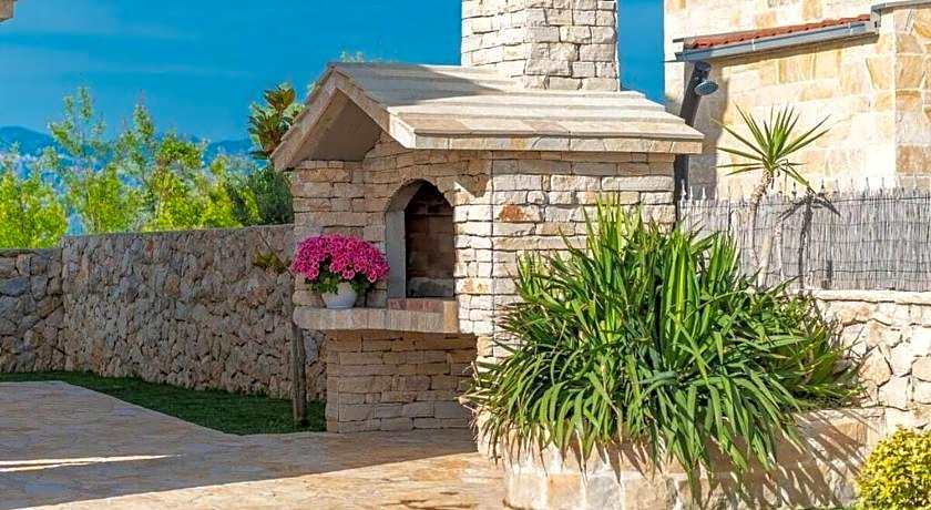 Villa Kirsten with heated pool, jacuzzi and sauna - by TA Leut Agency