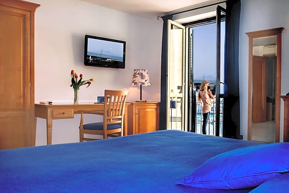Photo 1 sur 8 de Sea View, Balcony