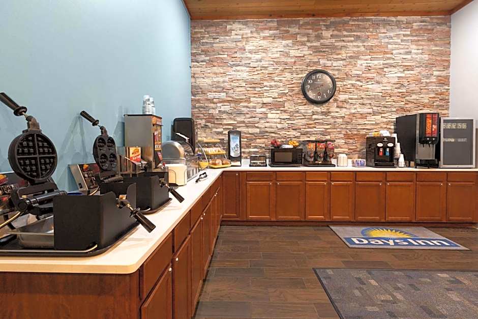 Days Inn by Wyndham Hutchinson