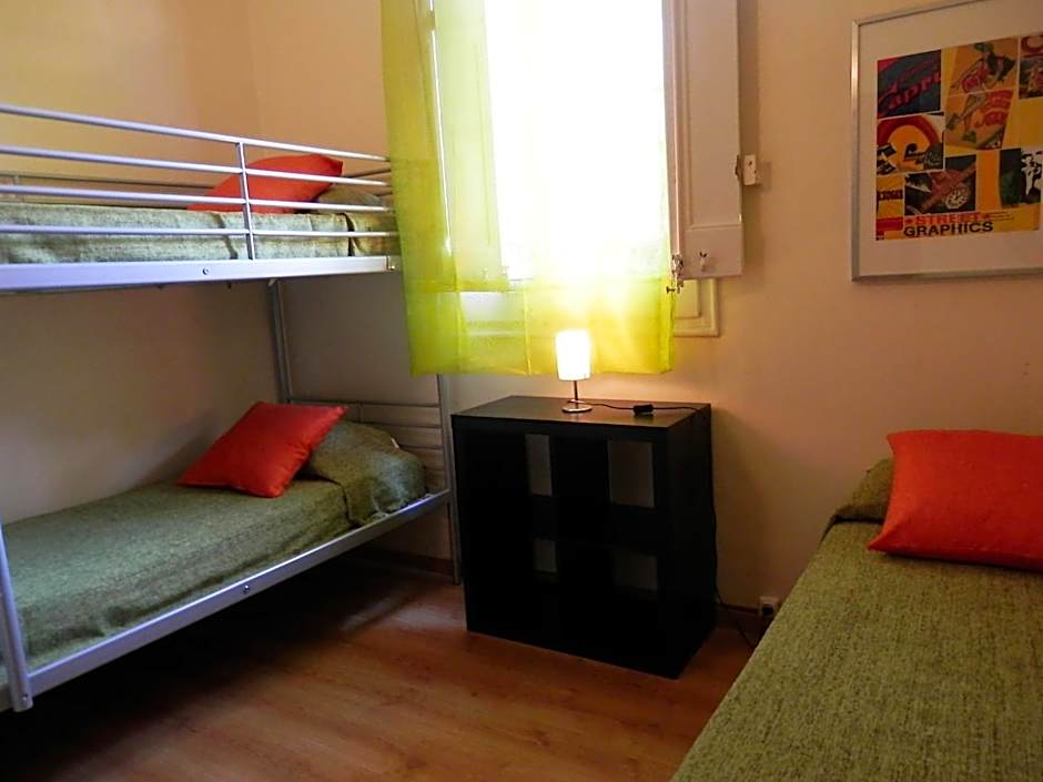 Barcelona Central Garden Hostal