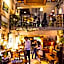 UdonBackpackers Beds and cafe