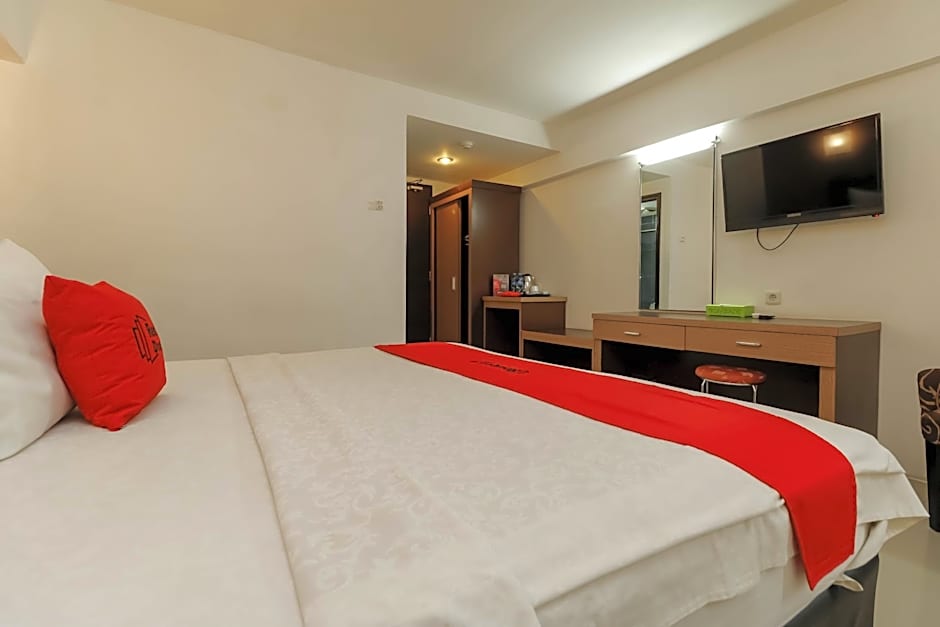 RedDoorz Plus @ Grand Populer Hotel Makassar