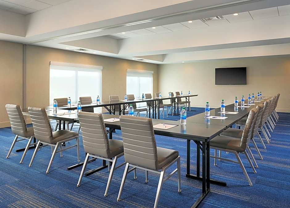 Holiday Inn Express and Suites Lockport By IHG