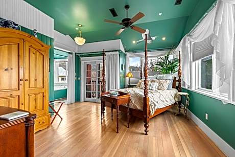 Suite with Mountain View
