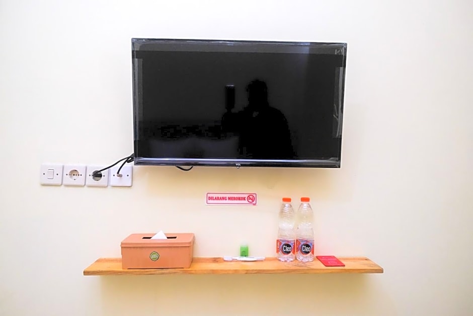 RedDoorz near Tirtonadi Park Solo