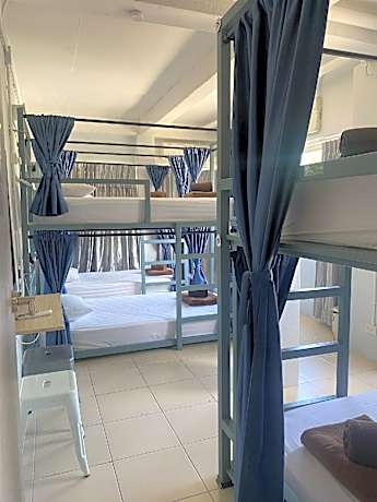 Private - 6 Bed Female Dormitory Room