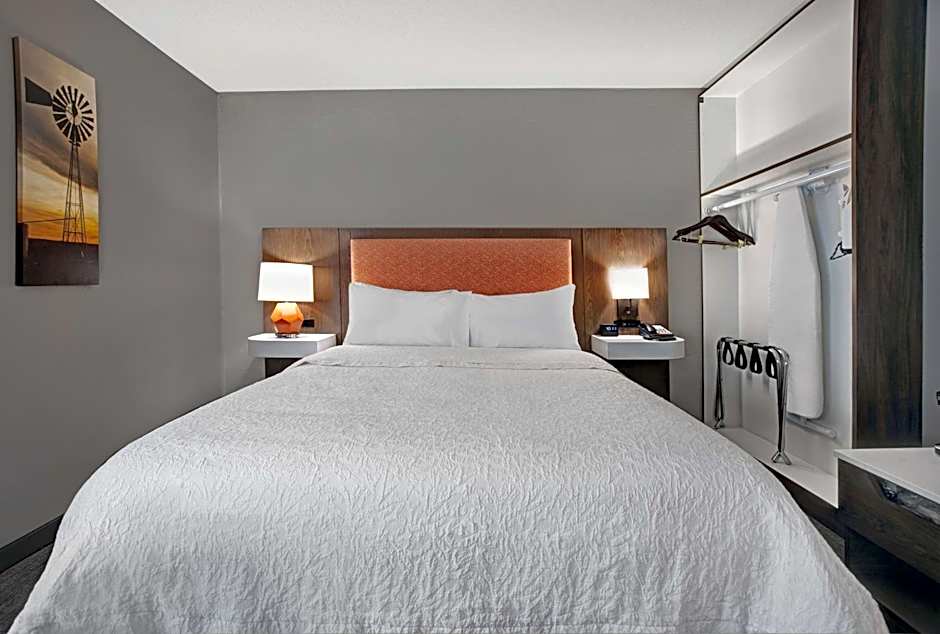 Photo 1 of 3 of 1 Queen Bed