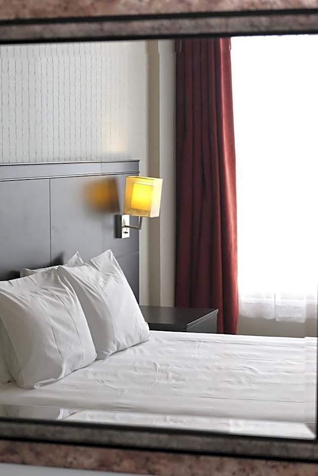 Travelodge Hotel & Convention Center by Wyndham Quebec City