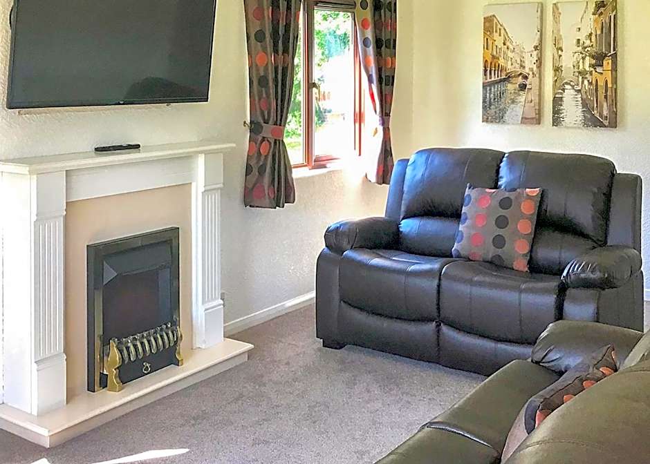 Paradise Lakeside Lodges