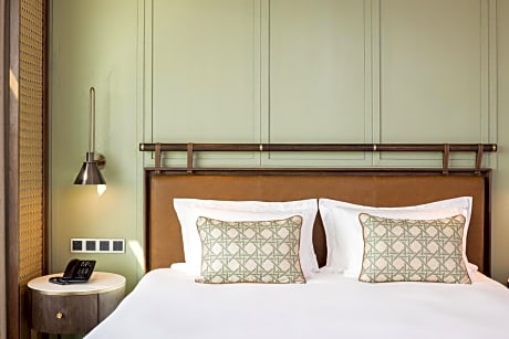 One Bedroom Suite with Lounge Access