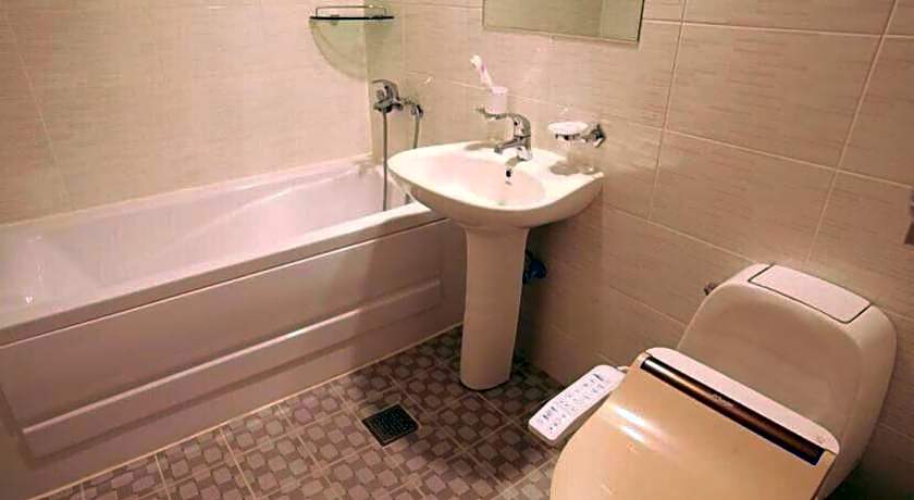 Goodstay Lanuit Hotel