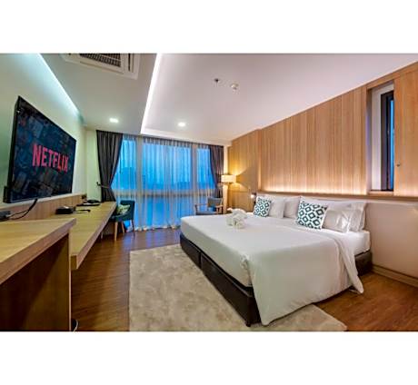 Studio Suite with Pool View