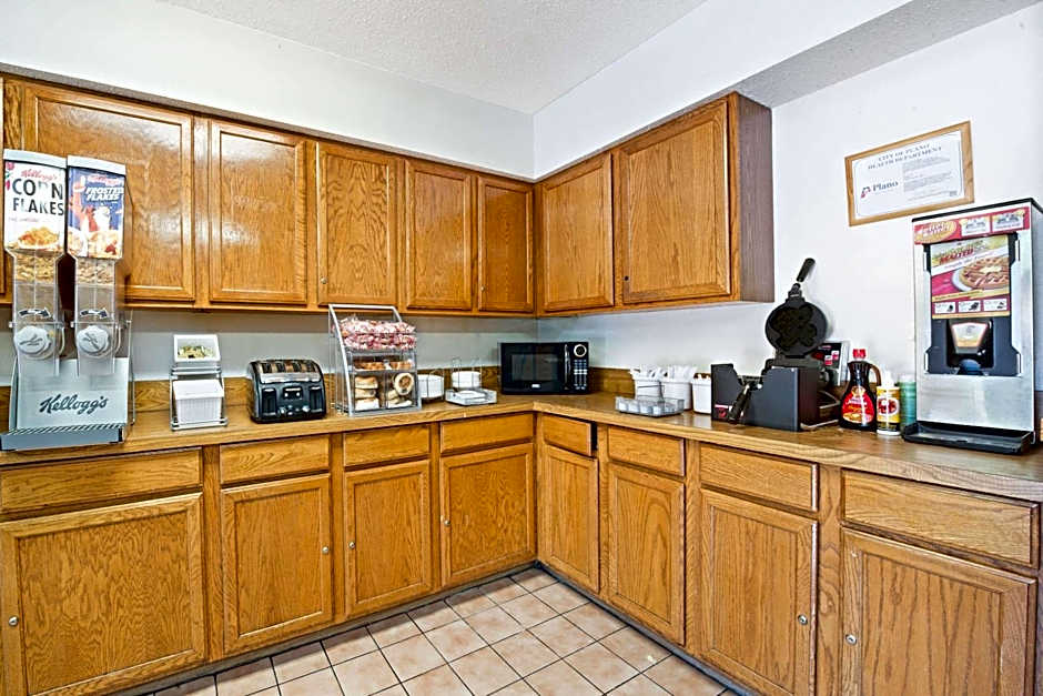 Super 8 by Wyndham Plano/Dallas Area