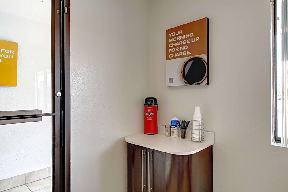 Motel 6-Amherst, OH - Cleveland West - Lorain