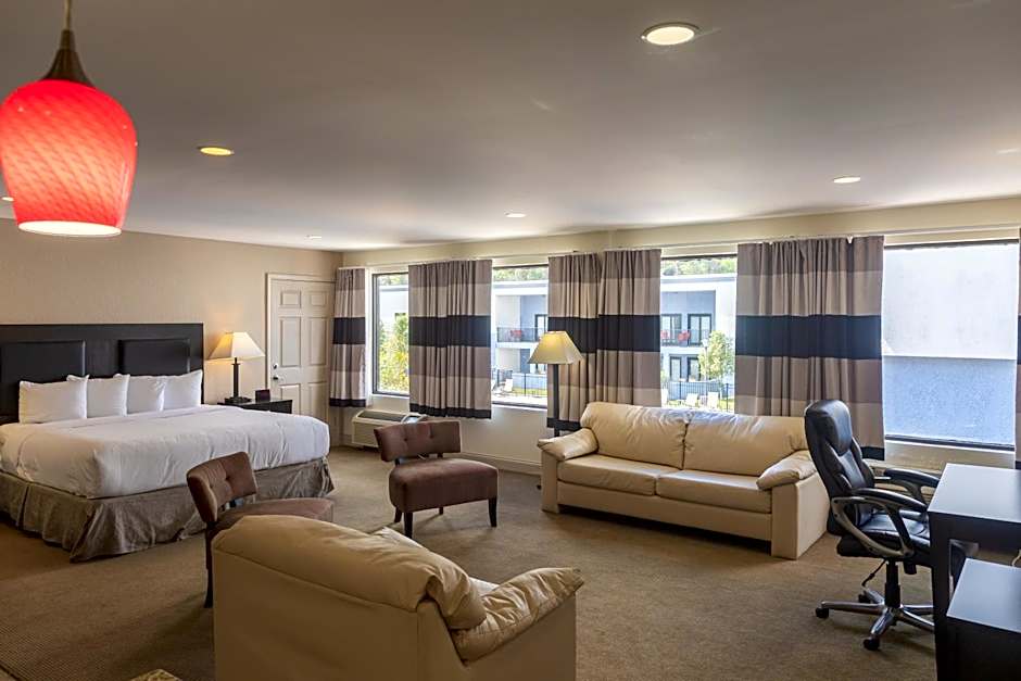 Cottonwood Suites Savannah Hotel & Conference Center