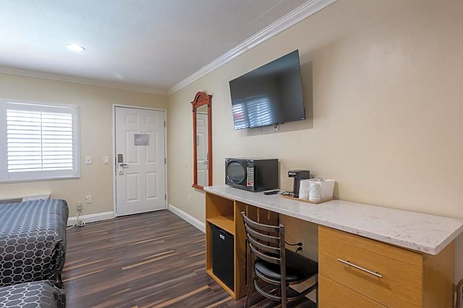 Hollywood City Inn