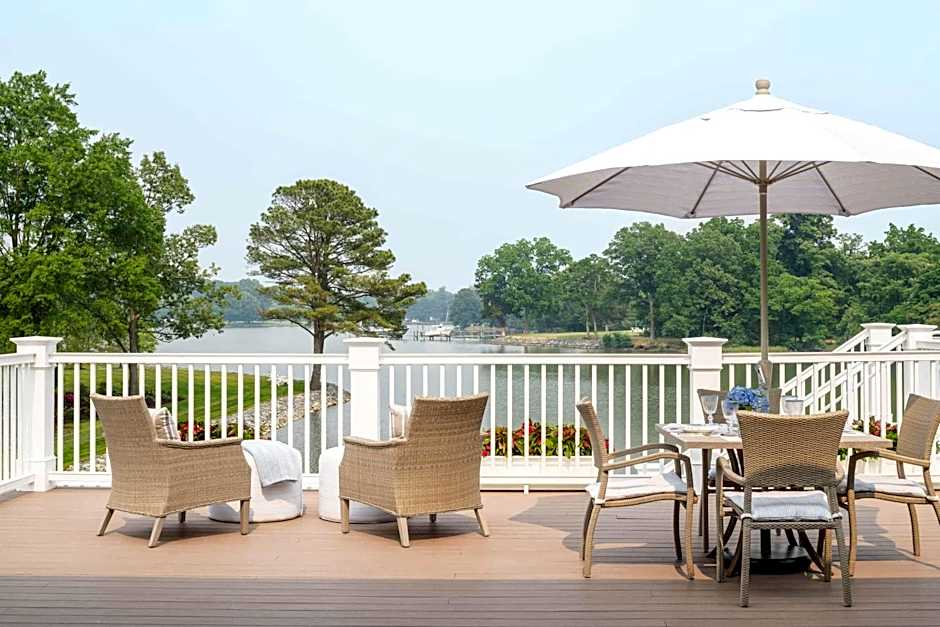 The Oaks Waterfront Hotel