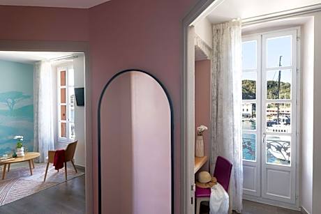 Junior Suite with Port View