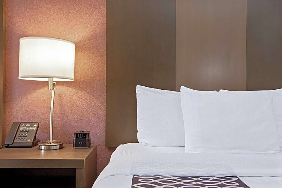 La Quinta Inn & Suites by Wyndham Fayetteville