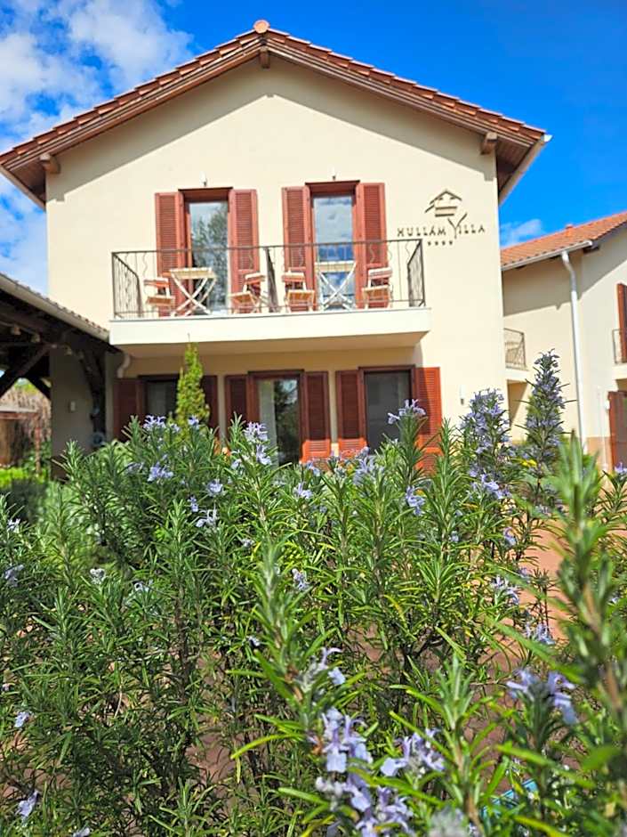 Hullám Villa B&B
