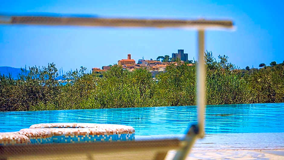 Residence with pool and private beach in Talamone just 500 mt from the sea