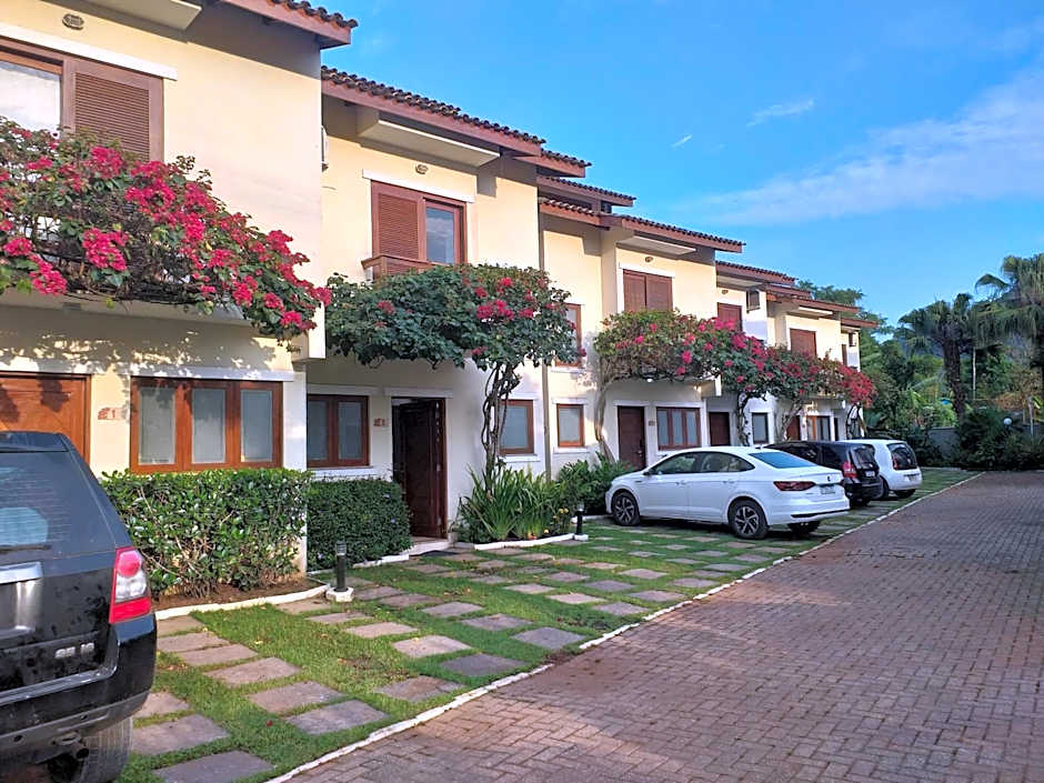 Casa em Juquehy, condomínio com piscina, área verde a 700 m da praia