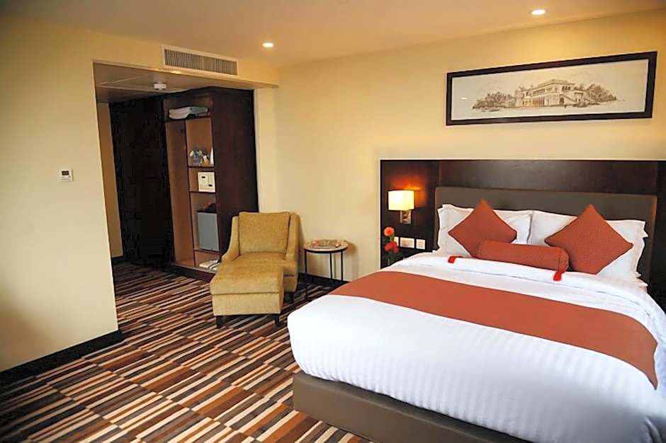 Avari Xpress Gulberg