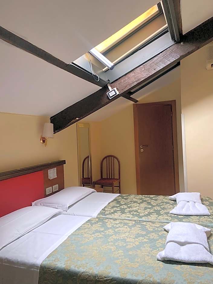 HOTEL CENTER 2