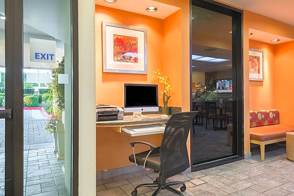 Holiday Inn Express & Suites Santa Clara - Silicon Valley By IHG