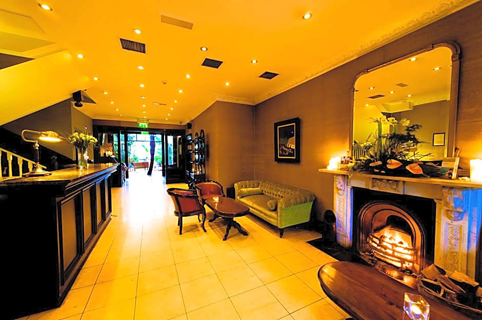 Riverbank House Hotel