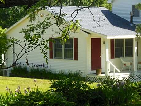 Nickerson Deluxe Whirlpool Suite