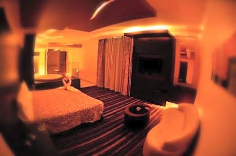 Deluxe Suite with Spa Bath